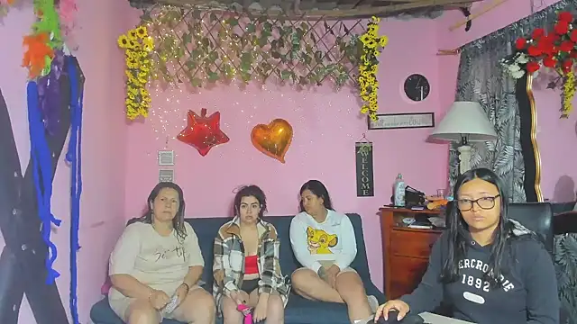 lesbiancuple online show from March 28, 2026, 11:32 am