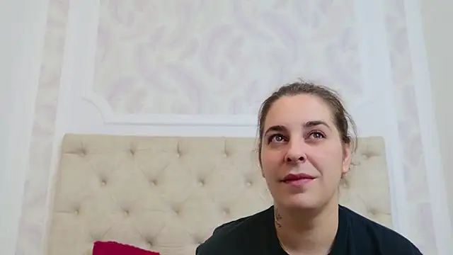 KarinaNoir online show from December 24, 2024, 2:21 am