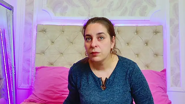 KarinaNoir online show from April 2, 2026, 3:59 am