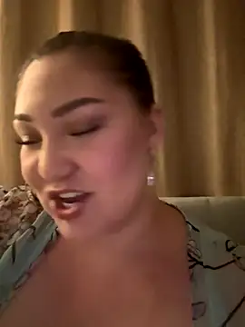 RosieDixx online show from October 8, 2025, 3:37 am