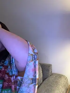 RosieDixx online show from March 8, 2026, 7:01 am