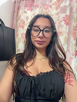Tiny lilith online show from June 3, 2026, 6:46 pm