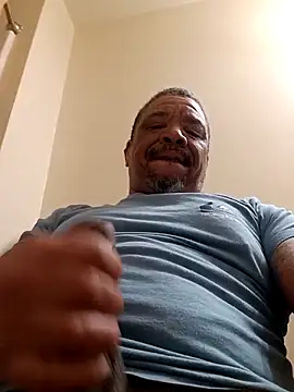 yellowwetfox online show from April 7, 2026, 6:52 pm