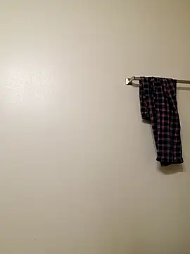 yellowwetfox online show from April 13, 2026, 12:43 pm