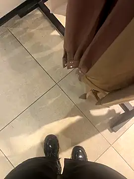 CrazzyChicks online show from September 29, 2025, 6:40 am