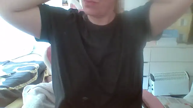 BondageGirl35 online show from March 25, 2026, 4:46 pm