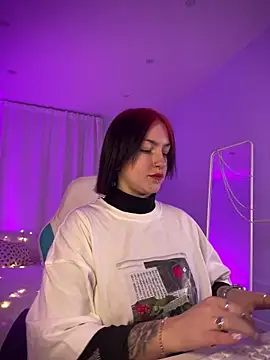 IvyHoney online show from January 4, 2025, 6:30 am