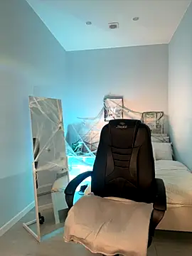 IvyHoney online show from October 23, 2025, 11:31 am