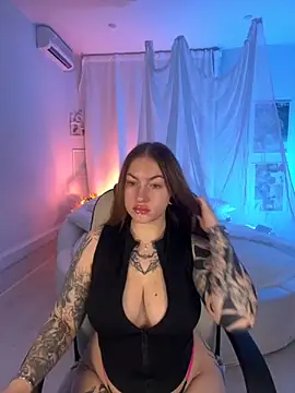 IvyHoney online show from November 6, 2025, 9:43 am