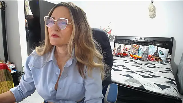 Snapshot of Xiimen chatting on January 15, 2025, 11:40 pm Xiimen online show from January 15, 2025, 11:40 pm