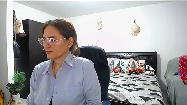 Snapshot of Xiimen chatting on February 6, 2025, 3:59 am Xiimen online show from February 6, 2025, 3:59 am