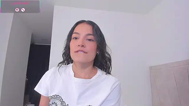 TIFFANYRUSSO online show from July 21, 2026, 6:05 am