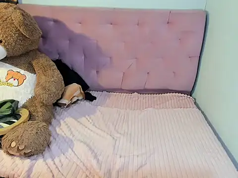 GiannaGoddes online show from November 15, 2025, 4:14 pm