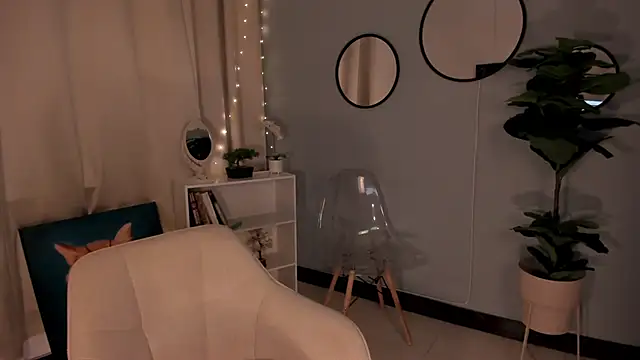 LiaPearce online show from September 25, 2025, 12:42 pm