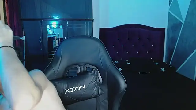 littlextreme online show from April 14, 2026, 12:16 am