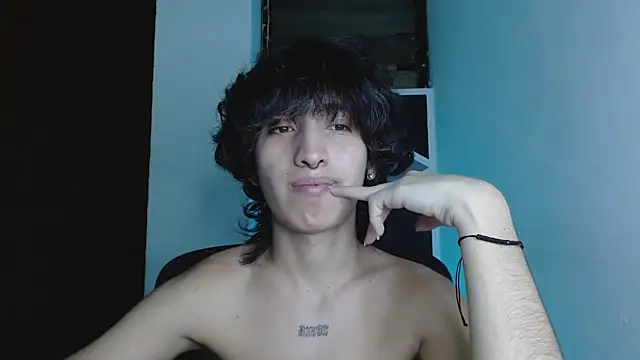 Snapshot of littlextreme chatting on May 17, 2026, 12:52 am littlextreme online show from May 17, 2026, 12:52 am