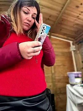 DaisyVibesss online show from December 7, 2024, 10:01 am