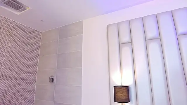 aandreaperez online show from April 15, 2026, 7:58 pm