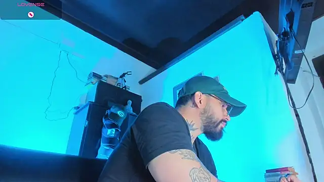 CamiloGray  online show from October 9, 2025, 1:42 pm