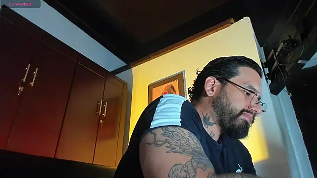 Snapshot of CamiloGray_ chatting on February 11, 2026, 2:11 pm CamiloGray online show from February 11, 2026, 2:11 pm