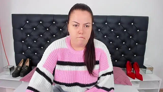 Snapshot of EvaLick chatting on December 5, 2024, 5:37 am EvaLick online show from December 5, 2024, 5:37 am