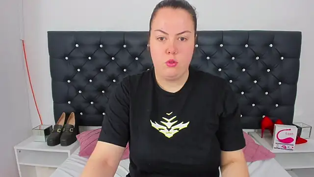 Snapshot of EvaLick chatting on December 23, 2024, 6:22 am EvaLick online show from December 23, 2024, 6:22 am