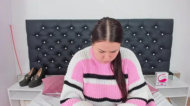 Snapshot of EvaLick chatting on December 30, 2024, 10:10 am EvaLick online show from December 30, 2024, 10:10 am