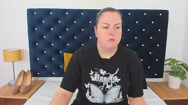 Snapshot of EvaLick chatting on February 18, 2025, 6:37 am EvaLick online show from February 18, 2025, 6:37 am