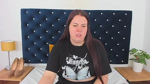 Snapshot of EvaLick chatting on February 28, 2025, 8:53 am EvaLick online show from February 28, 2025, 8:53 am