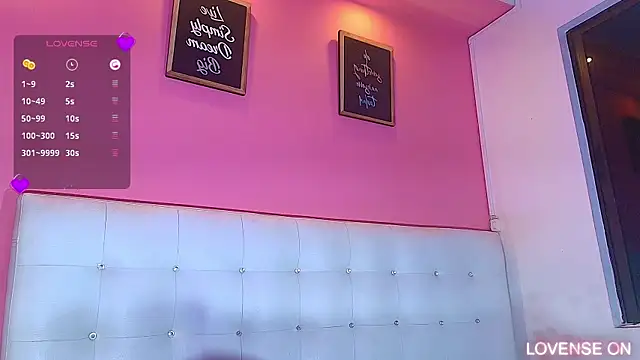 hornyhousekeeper  online show from March 11, 2025, 1:01 pm