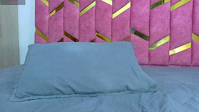 hornyhousekeeper  online show from April 14, 2026, 2:56 pm