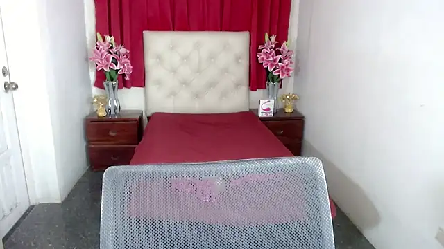 Snapshot of xSexynineDollx chatting on February 2, 2025, 11:51 am xSexynineDollx online show from February 2, 2025, 11:51 am