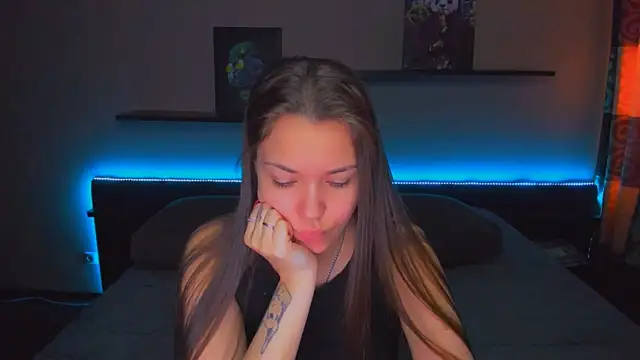 Snapshot of AlexaBarkley chatting on April 1, 2026, 12:44 am AlexaBarkley online show from April 1, 2026, 12:44 am