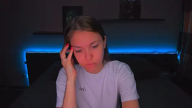 Snapshot of AlexaBarkley chatting on April 6, 2026, 12:52 am AlexaBarkley online show from April 6, 2026, 12:52 am