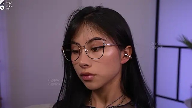 Gigi ohlala online show from November 9, 2025, 8:18 pm