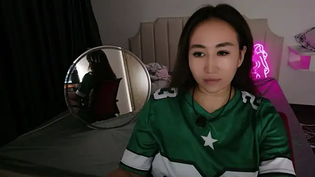 Snapshot of AsianQueens chatting on June 14, 2026, 1:24 pm AsianQueens online show from June 14, 2026, 1:24 pm
