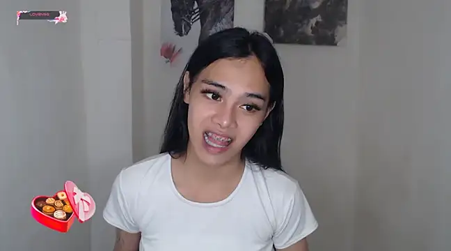 shecutie69 online show from December 18, 2024, 8:57 pm