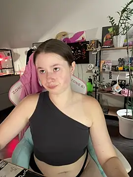 Snapshot of sweetest_pie chatting on July 22, 2026, 5:27 pm sweetest pie online show from July 22, 2026, 5:27 pm