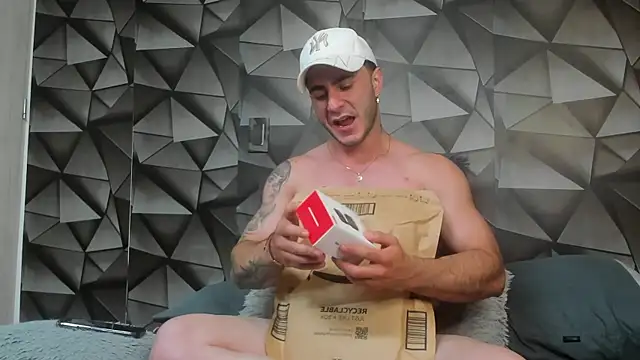 Latino stud4u online show from March 20, 2026, 11:31 pm