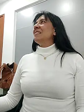 aisha latina online show from September 23, 2025, 5:05 pm