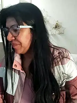 aisha latina online show from February 13, 2026, 2:46 pm