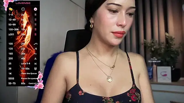 Snapshot of Jasmine_Elcock chatting on July 1, 2026, 5:56 pm Jasmine Elcock online show from July 1, 2026, 5:56 pm