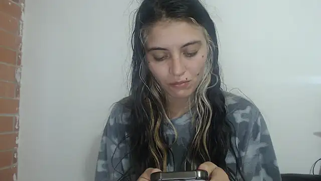 mariecam420 online show from February 19, 2025, 11:04 pm