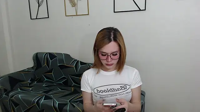 Snapshot of AmazingLuchie chatting on February 14, 2025, 5:41 am AmazingLuchie online show from February 14, 2025, 5:41 am