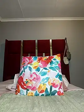 HoneyDropsX online show from October 2, 2025, 12:06 am