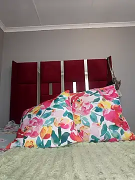 HoneyDropsX online show from October 10, 2025, 8:35 am