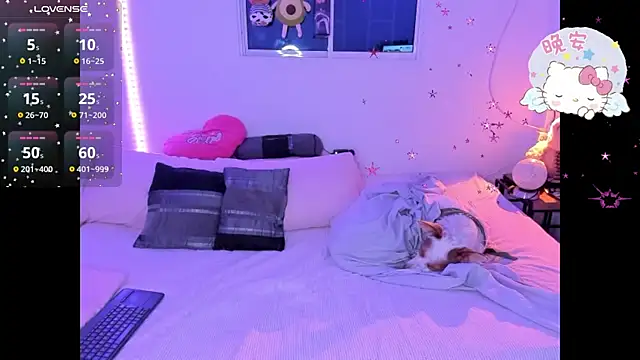 Snapshot of MollyG18 chatting on October 18, 2025, 12:24 am MollyG18 online show from October 18, 2025, 12:24 am