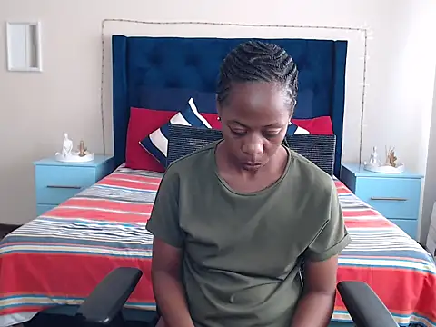 QUEENMANDYY online show from March 26, 2026, 5:46 am