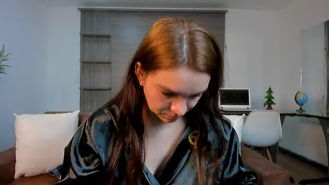 miataylorr1 online show from December 13, 2024, 3:11 pm