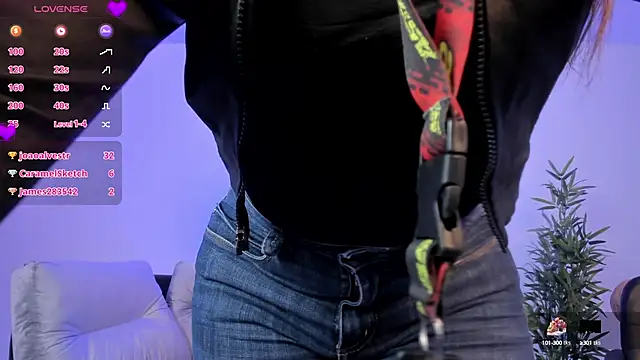 miataylorr1 online show from February 5, 2025, 6:26 pm